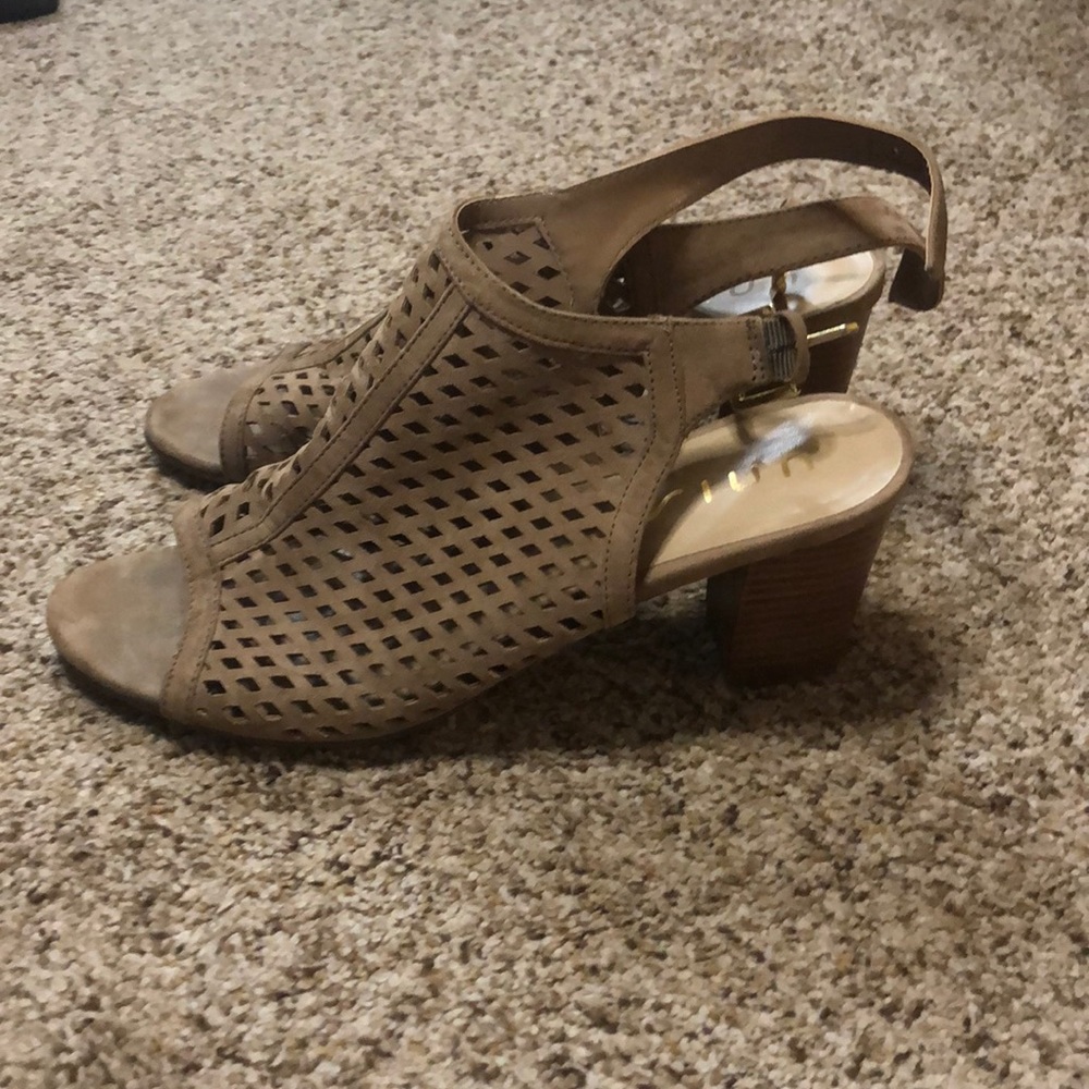 Tan open-toed heels